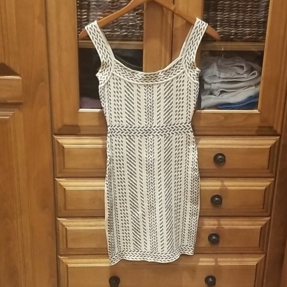 SUPER CUTE BCBG MAXAZRIA DRESS - Picture 4 of 8